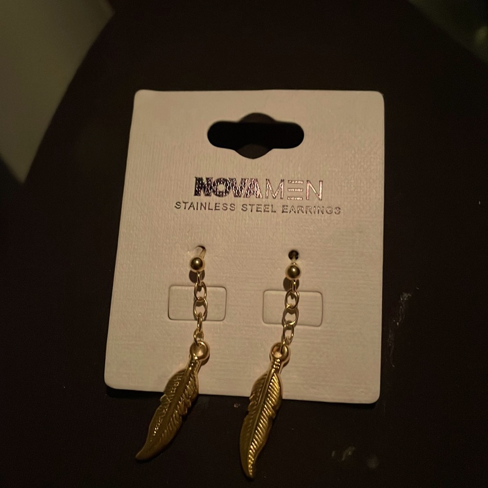 Gold earrings.new never worn in good shape still.